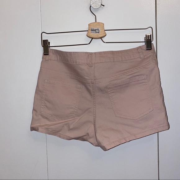 High-Waisted Shorts - Picture 2 of 2